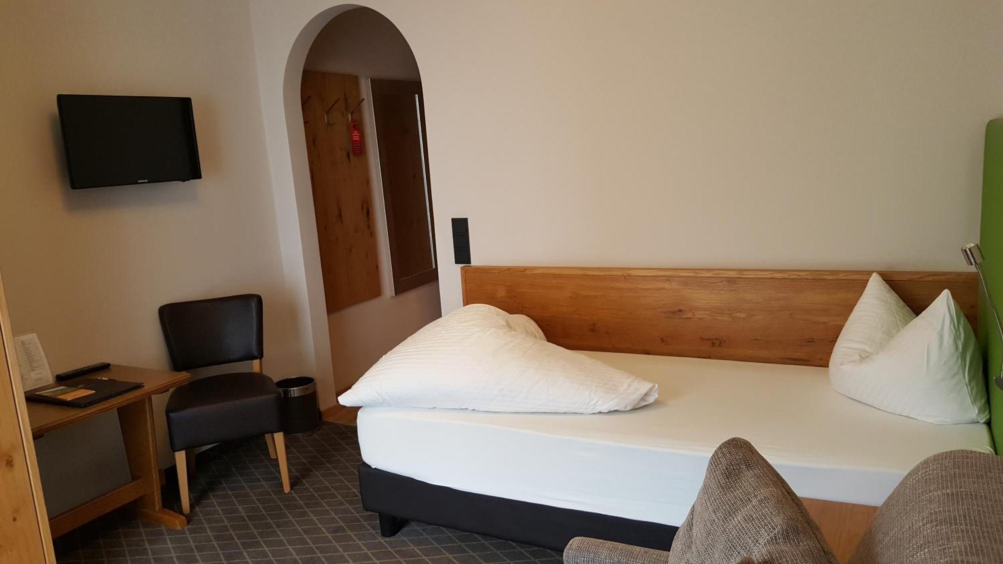 לאנדק Hotel Mozart מראה חיצוני תמונה
