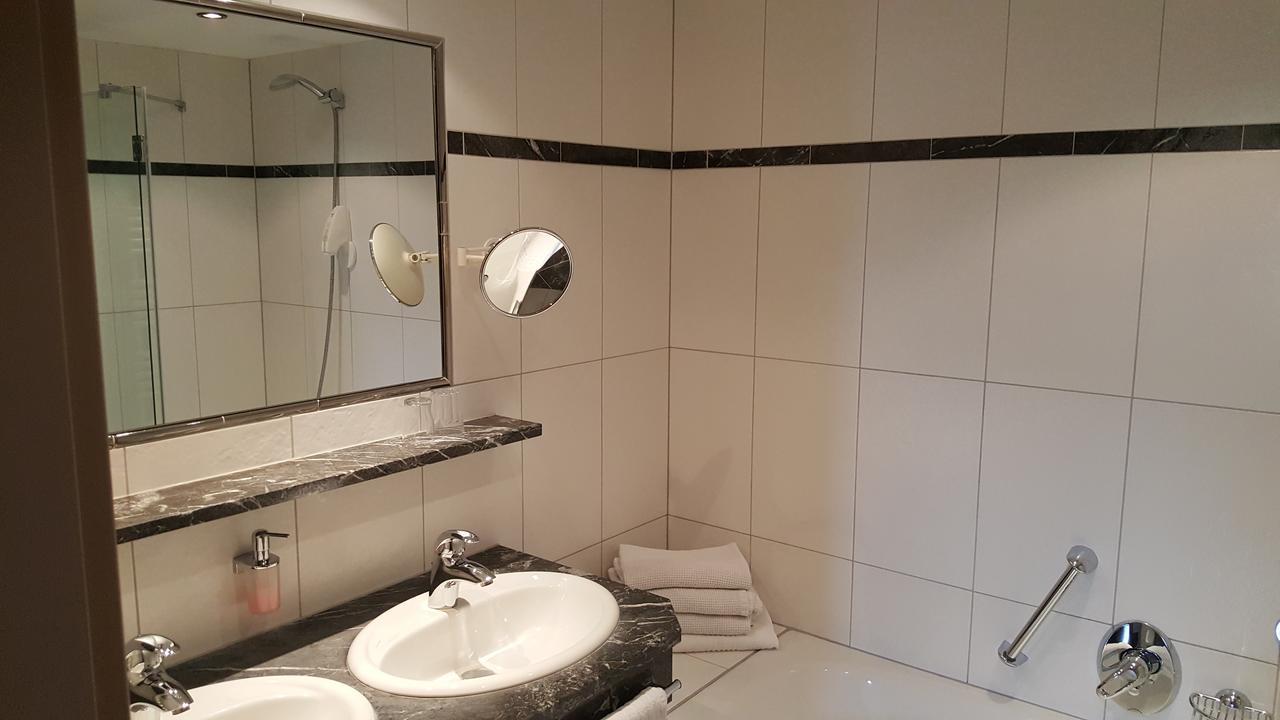 לאנדק Hotel Mozart מראה חיצוני תמונה
