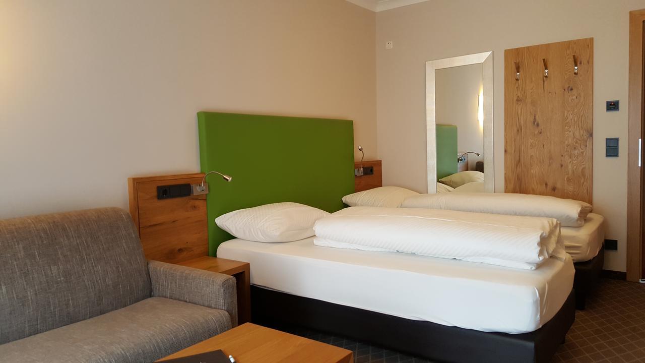 לאנדק Hotel Mozart מראה חיצוני תמונה