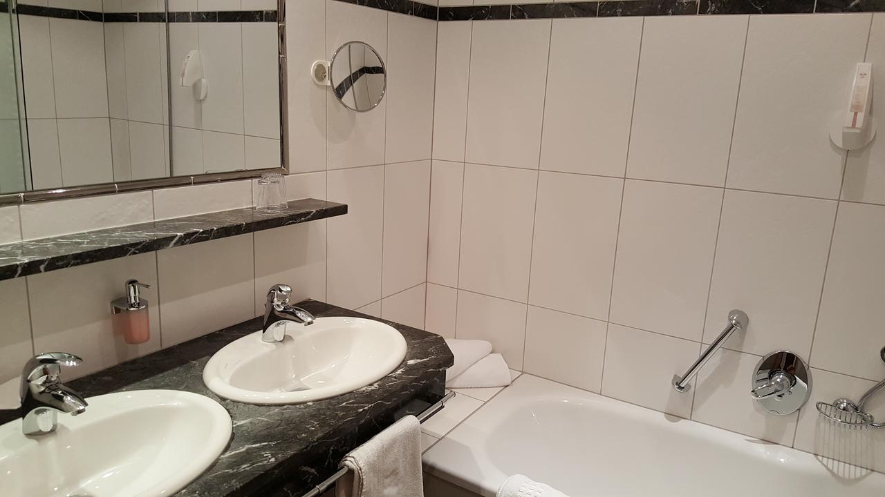 לאנדק Hotel Mozart מראה חיצוני תמונה