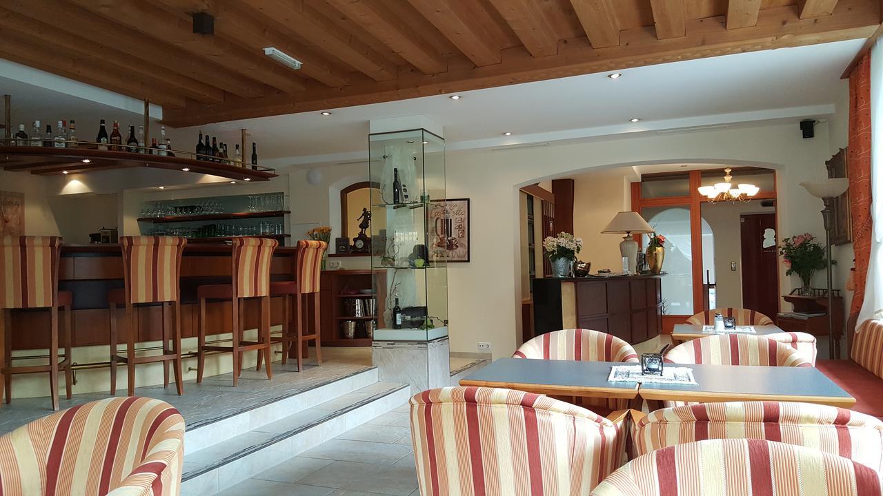 לאנדק Hotel Mozart מראה חיצוני תמונה