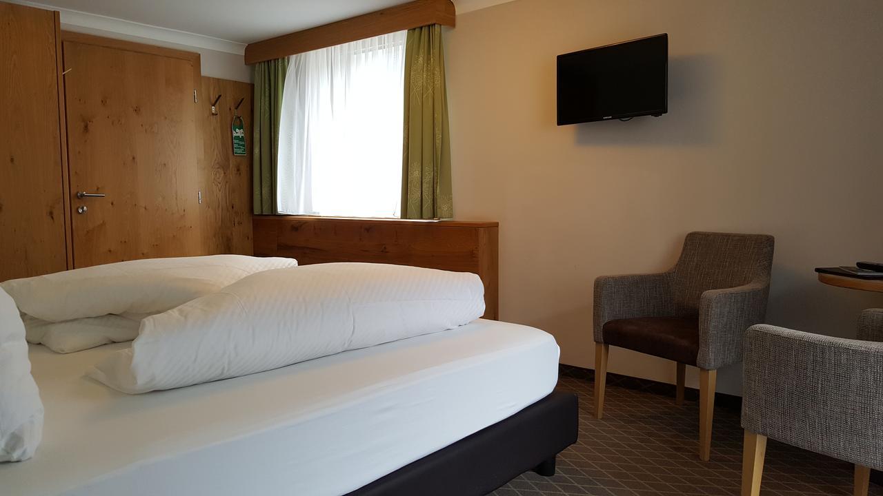 לאנדק Hotel Mozart מראה חיצוני תמונה