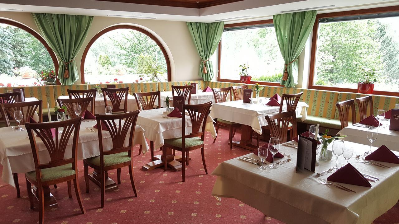 לאנדק Hotel Mozart מראה חיצוני תמונה