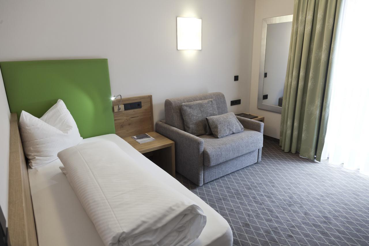 לאנדק Hotel Mozart מראה חיצוני תמונה