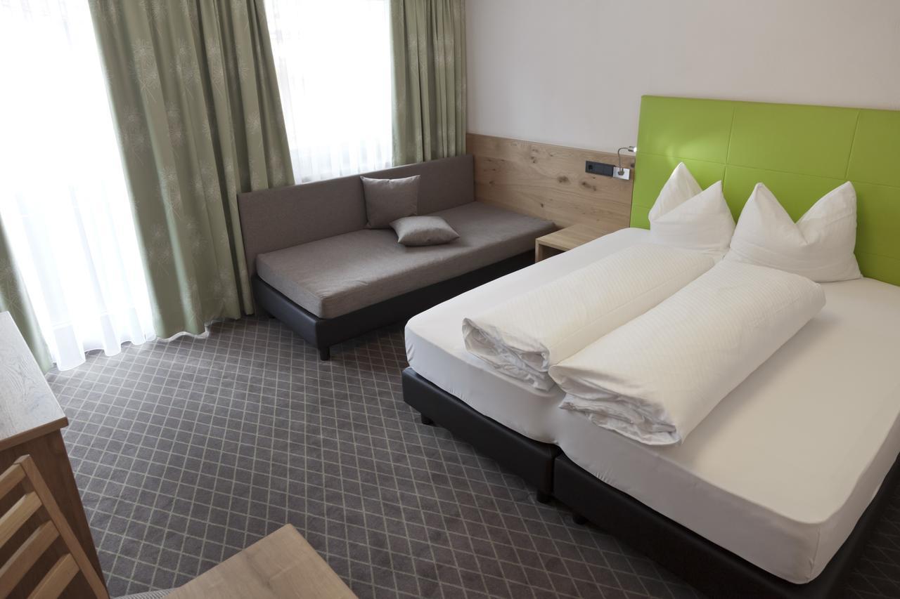 לאנדק Hotel Mozart מראה חיצוני תמונה